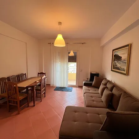 Elegant Seaview Escape Lejlighed